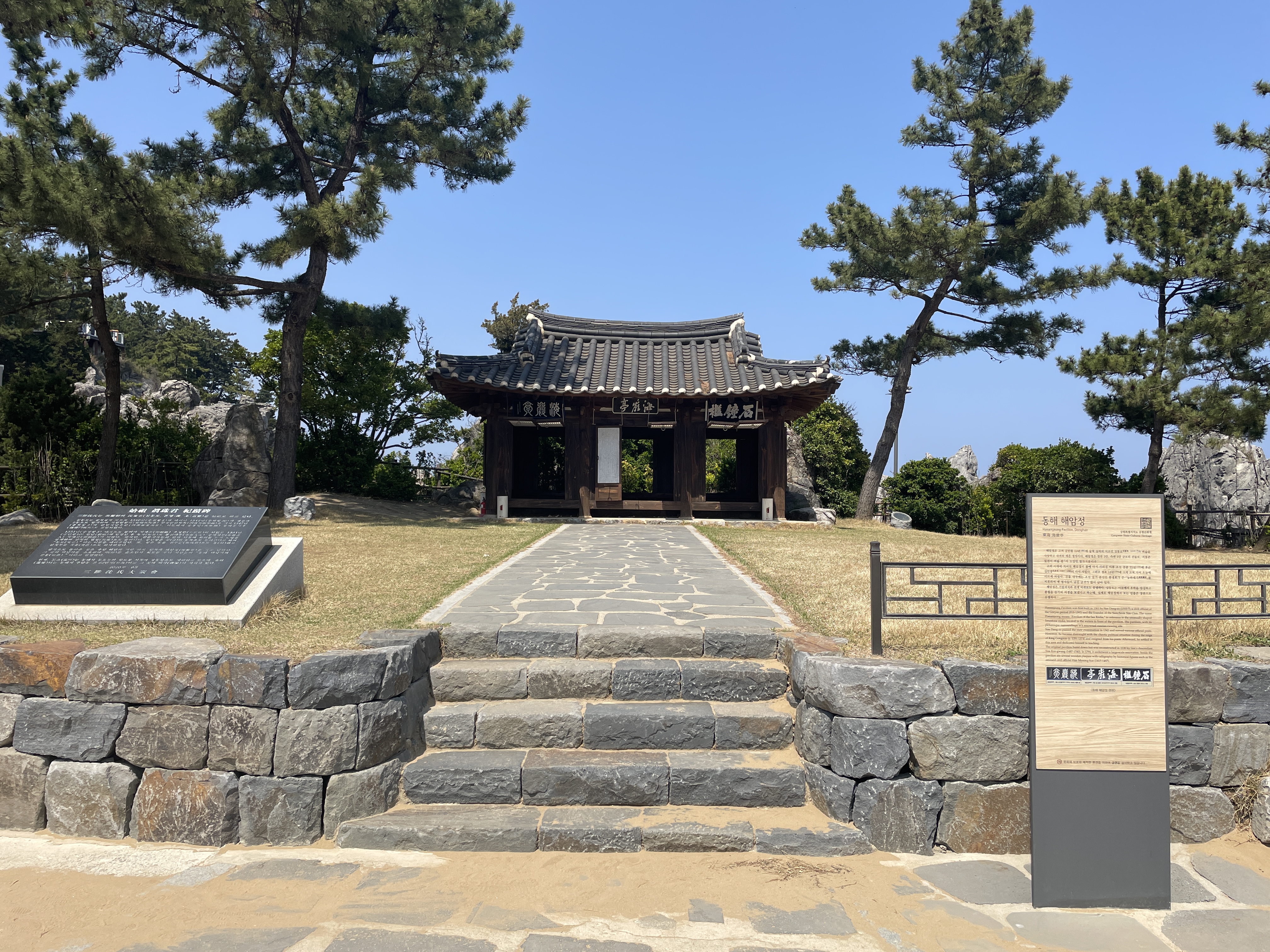 夏夜海岸灯光，楚岩入夜后化身东海的浪漫海岸线。